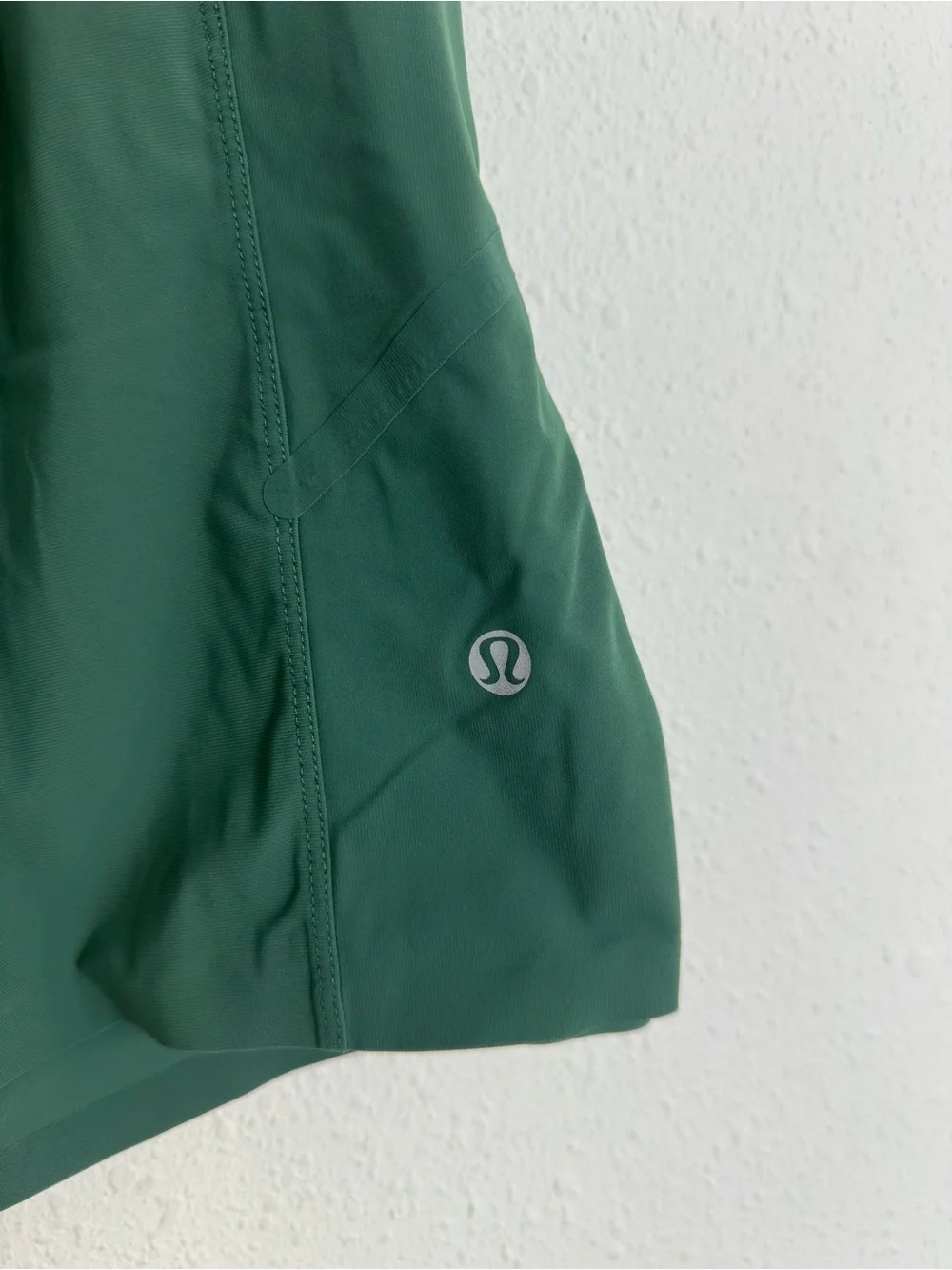 Lululemon men’s green assert shorts